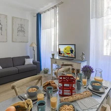 Cassini Gt - 1 Bedroom - Balcony - Place Garibaldi Апартаменты